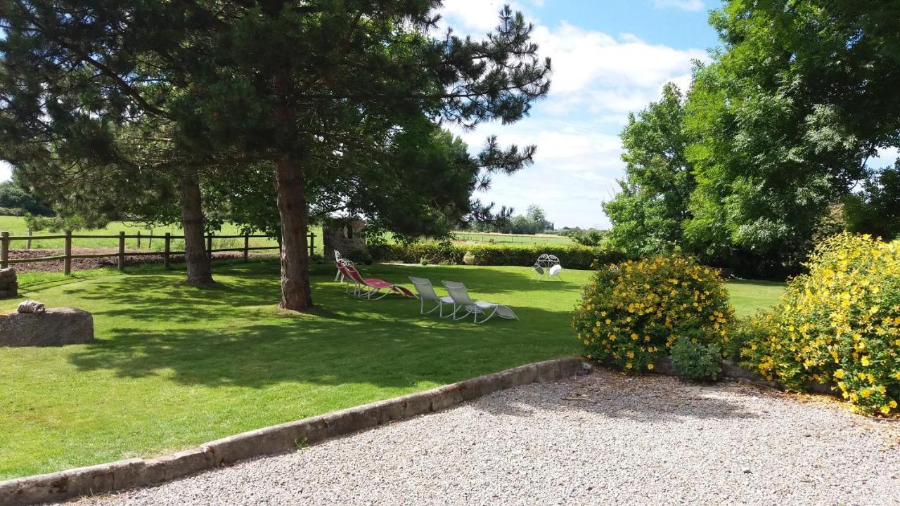 Manoir De La Ville Marie Hirel Bagian luar foto